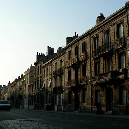 Charmant Centre Apartment